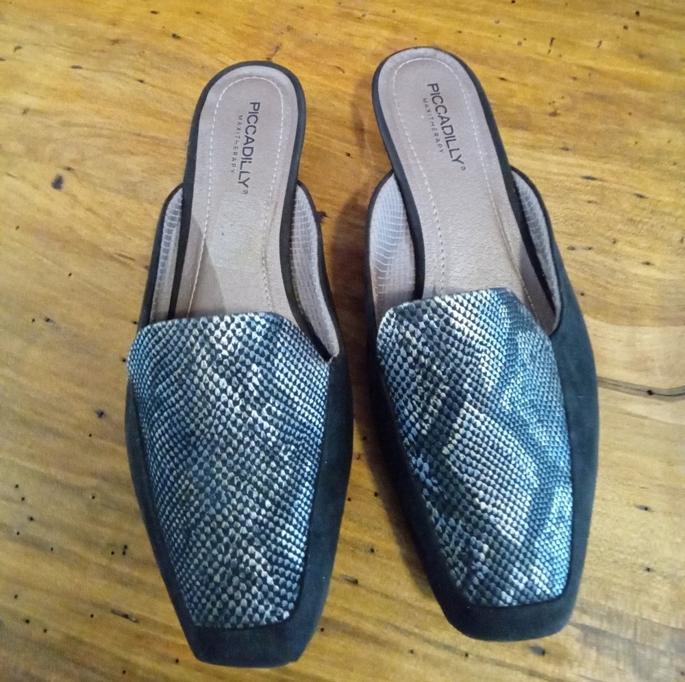 Piccadilly Women's Size 8 Blue and Black Snakeskin Print Slip-On Mule Shoes
